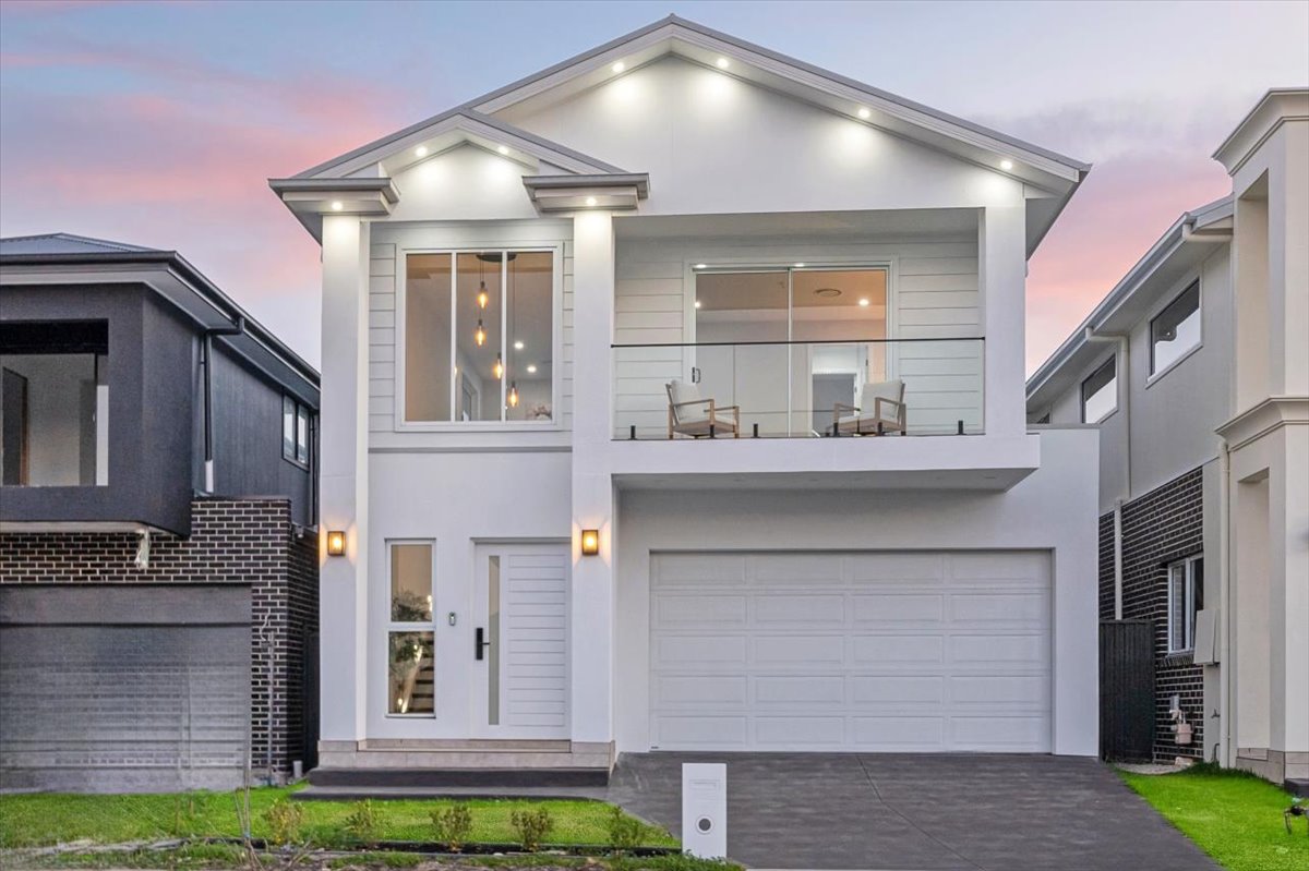Modern Family Residence gallery photo 2