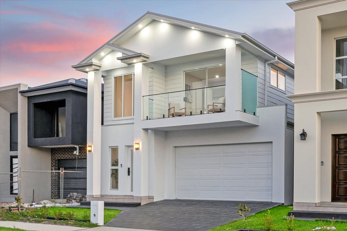 Modern Family Residence gallery photo 3