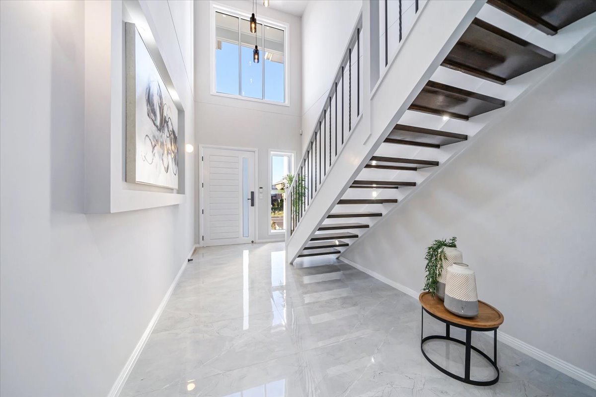 Modern Family Residence gallery photo 5
