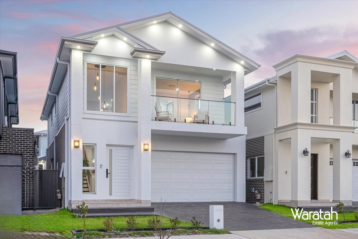 Modern Family Residence gallery photo 32