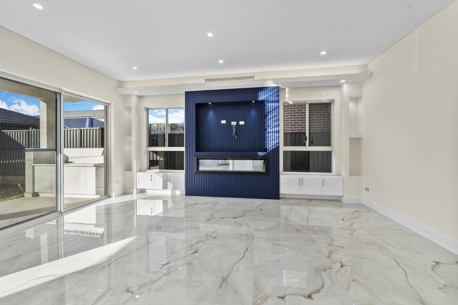 Coastal Family Residence gallery photo 3